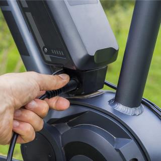 Ładowarka Qoltec do baterii roweru elektrycznego 36V | 42V | 2A | 5.5*2.1