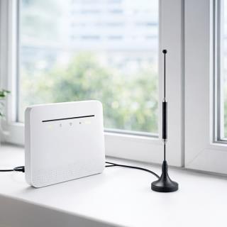 Antena 4G LTE Qoltec z podstawą magnetyczną | 5dBi | dookólna | wewnętrzna | 600-2700 MHz | SMA | 3m
