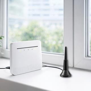 Antena 4G LTE Qoltec z podstawą magnetyczną | 5dBi | wewnętrzna | dookólna | 600-2700 MHz | SMA | 3m